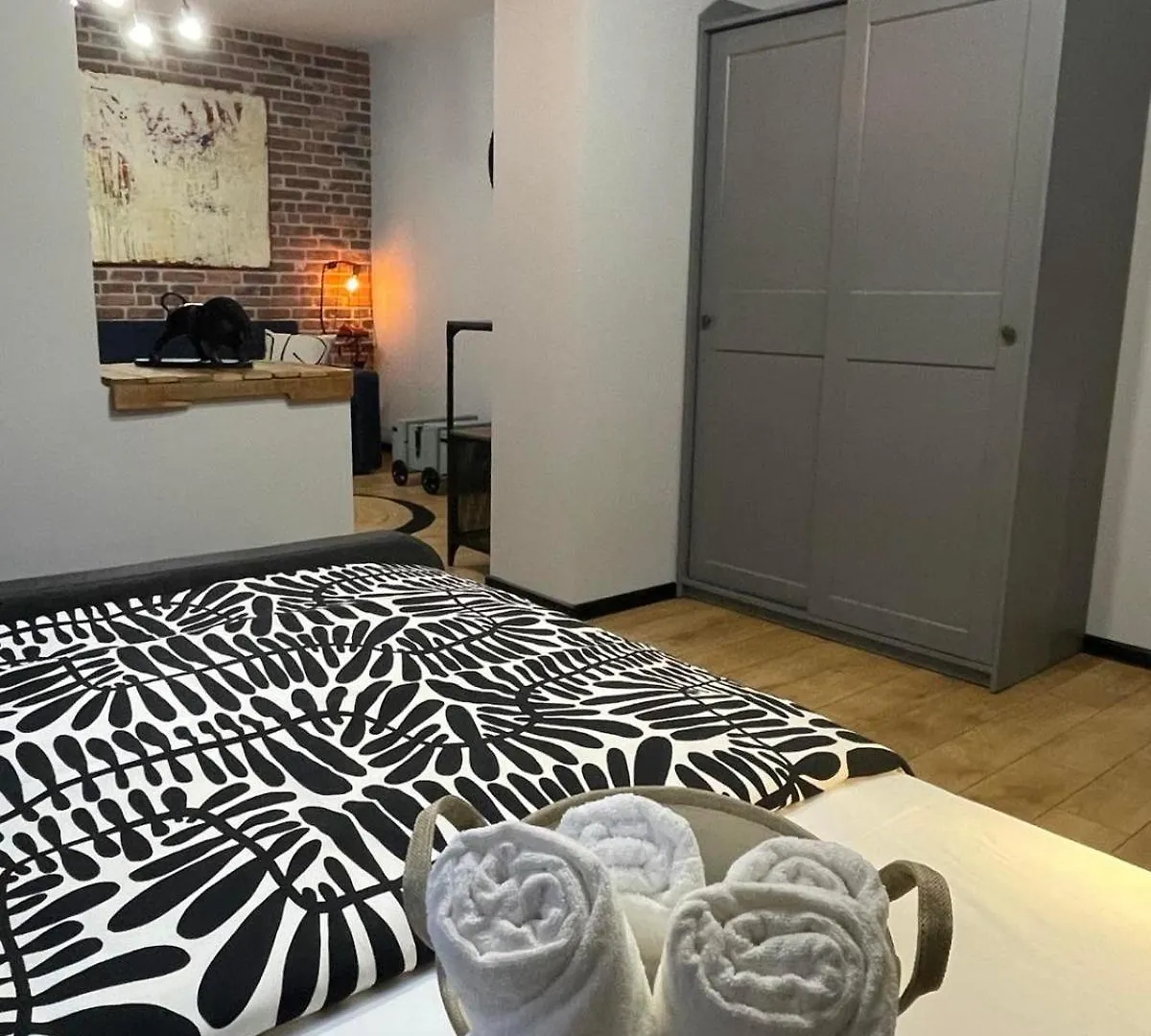 Handmade - Central Studio Varna Apartment