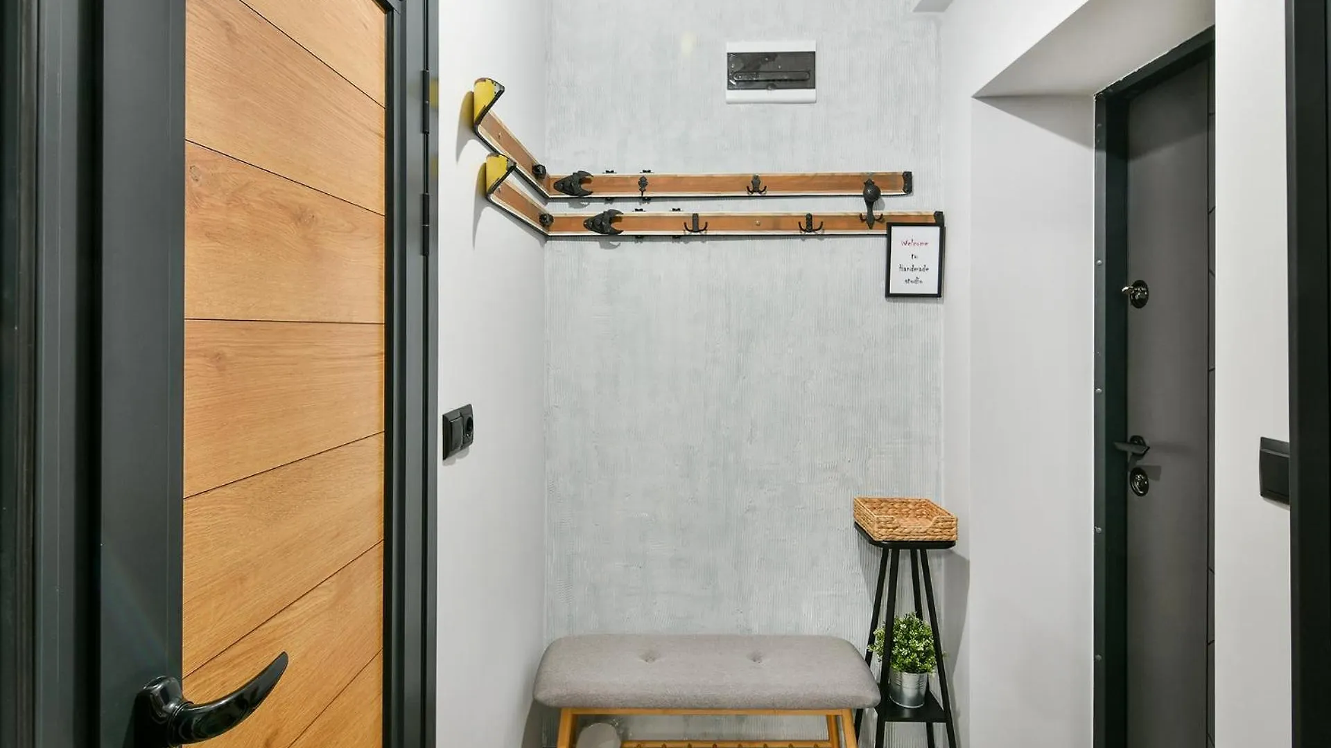 Handmade - Central Studio Varna Apartment